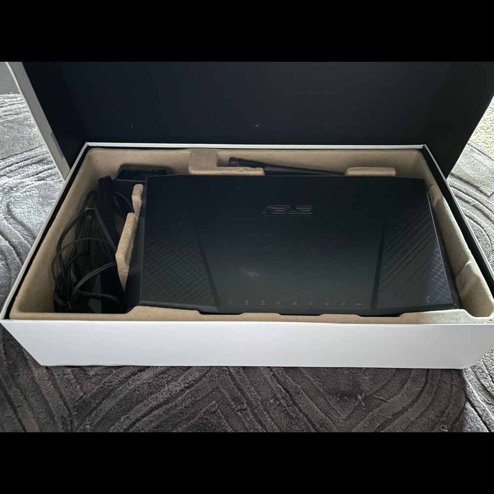 ASUS Gaming Router - Picture 3 of 4